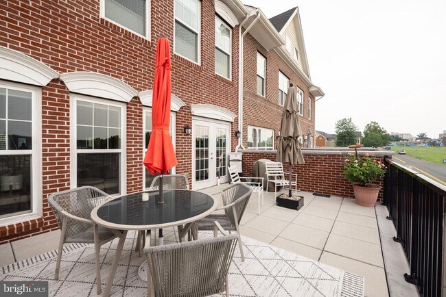 Building Photo - 610 Marina Landing Ln