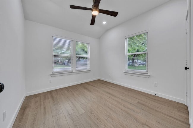 Building Photo - 601 Pearson Ave