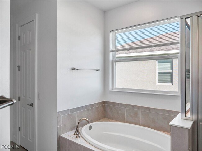 Building Photo - 3242 Baravaldo Cir