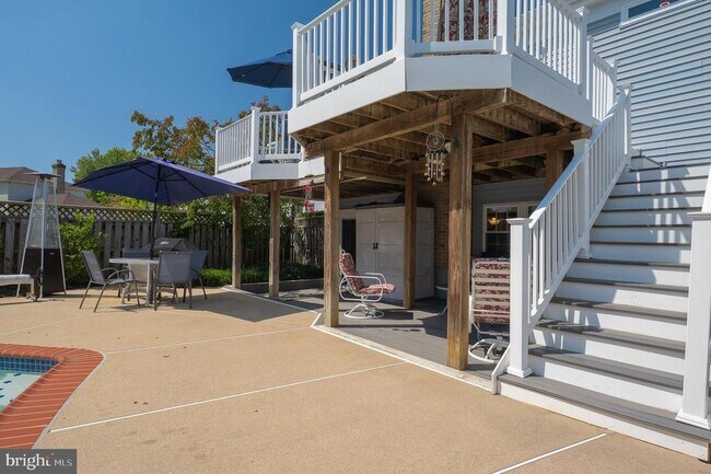 Building Photo - 1615 Spottsworth Way