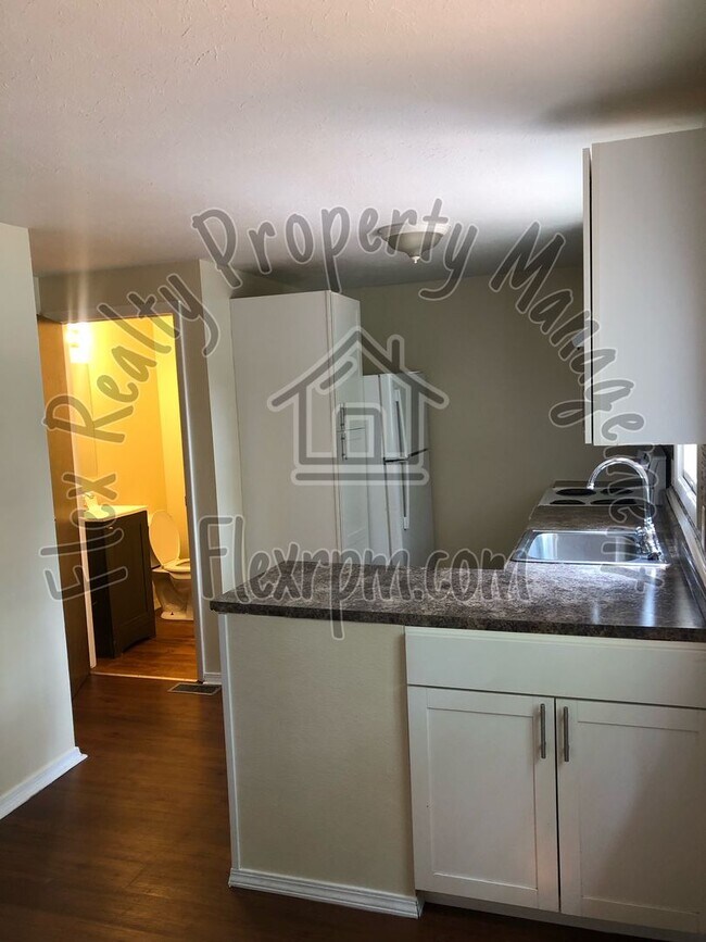 Building Photo - New on The Market....drive by today to take a look!!