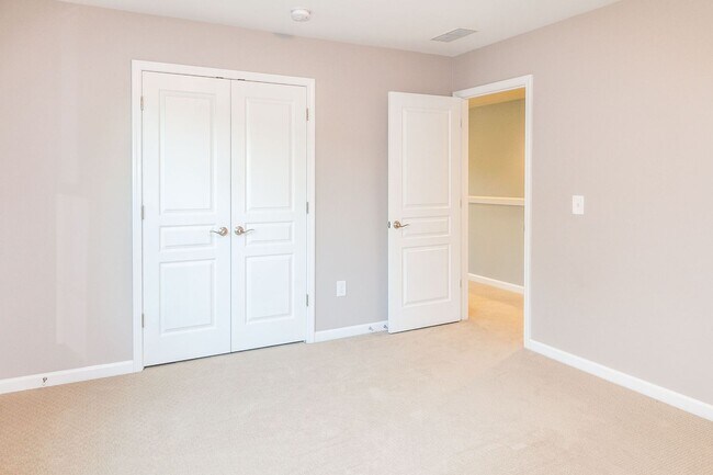 Building Photo - 5818 Glenmore Garden Dr