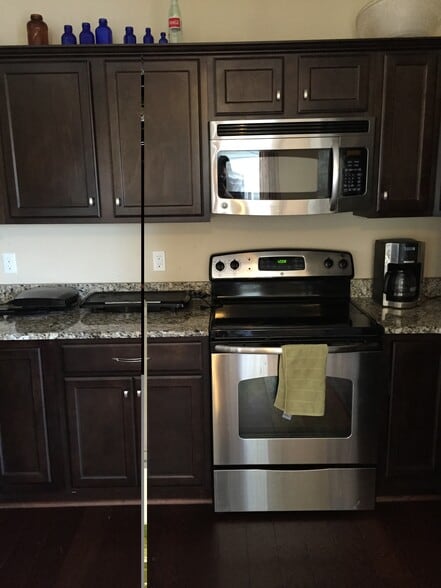 Building Photo - 207 Portico St