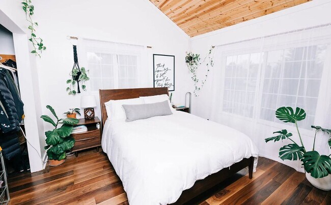 Building Photo - Classic Meets Modern Two-Bedroom, one bath Home in the Columbia Neighborhood