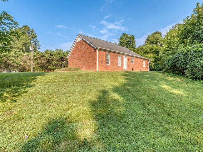 Building Photo - 1277 S Hayne St
