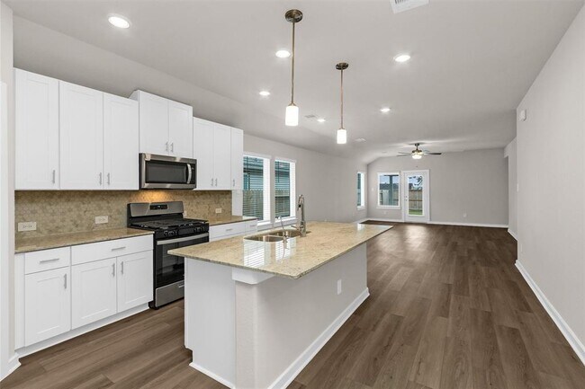 Building Photo - 38710 Yellowstone Dr