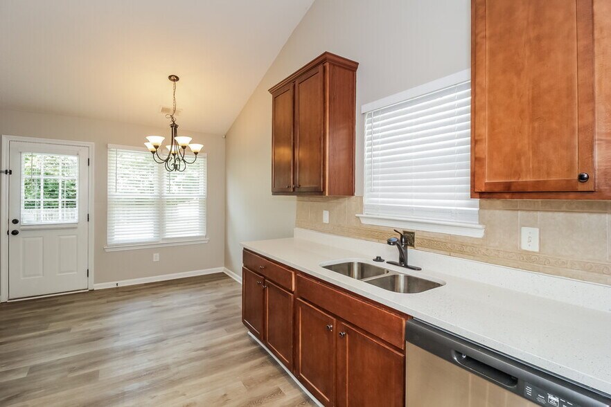 Building Photo - 526 Firethorn Ct