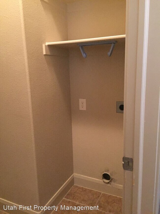 Building Photo - 3 br, 2 bath House - 543 N 2480 W