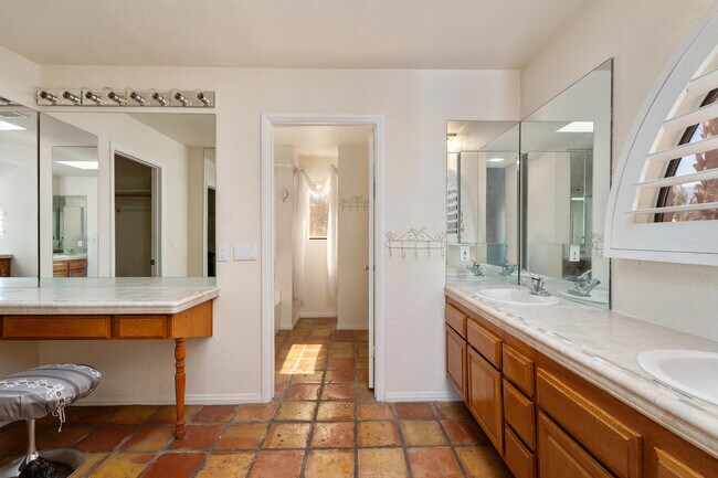 Building Photo - 73322 Shadow Mountain Dr