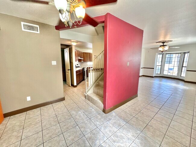 Building Photo - 210 Leon Ave