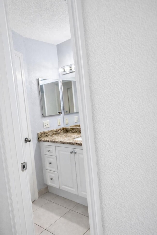 Building Photo - 2926 S University Dr