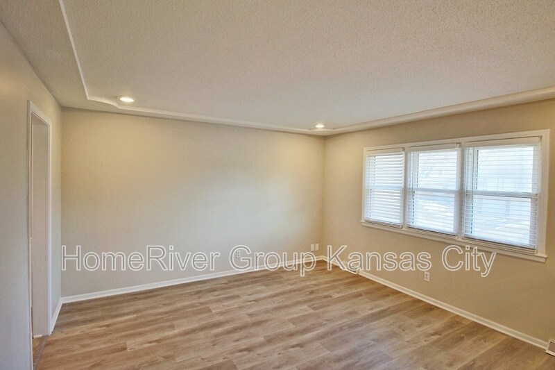 Building Photo - 13808 Bennington Ave