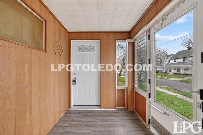 Building Photo - 128 Carbon St