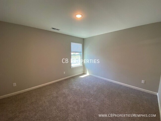 Building Photo - 729 N Dunlap St