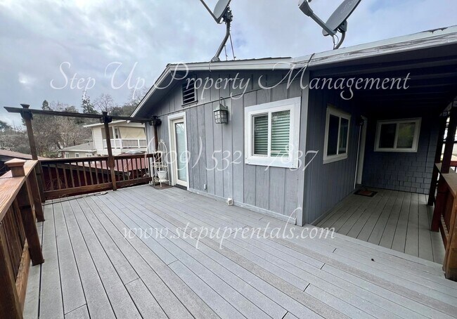 Building Photo - Cozy Downtown 2 Bedroom Bungalow in the Heart of Sonora!