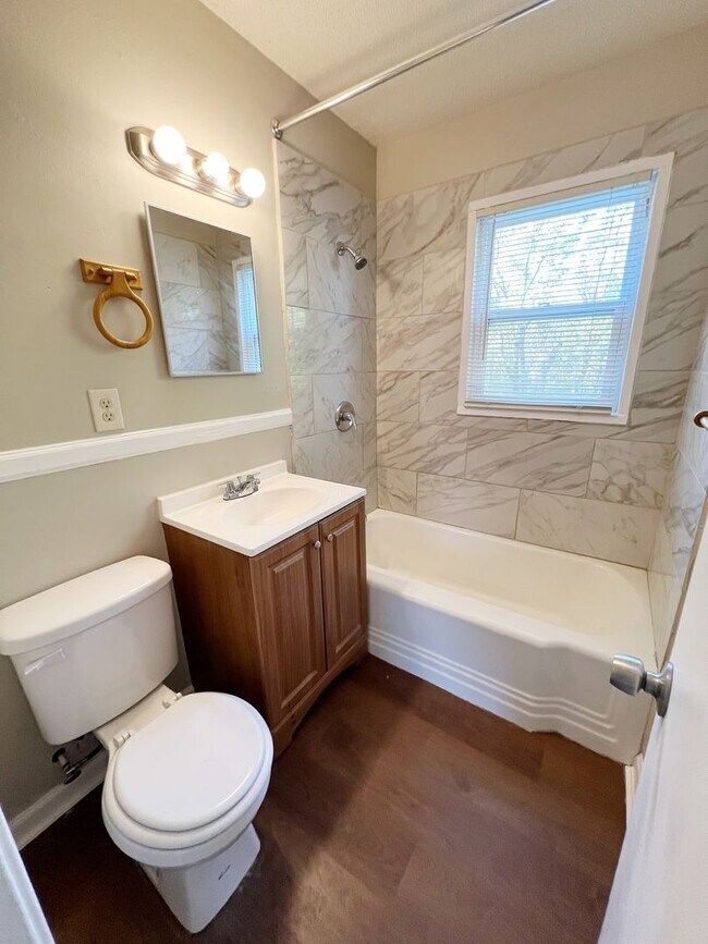 Building Photo - Charlotte St