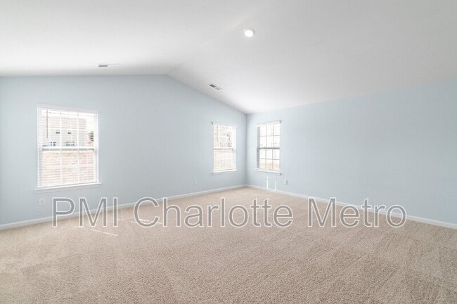 Building Photo - 8019 Rowling Dr