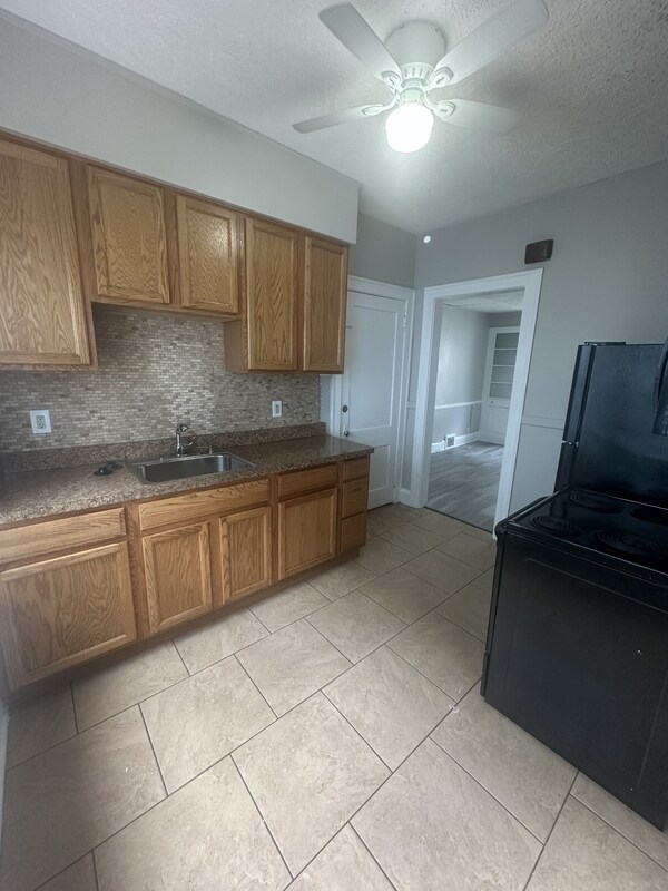 Building Photo - 3392 Beechwood Ave