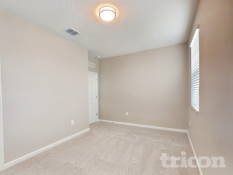 Building Photo - 734 Squire Ave