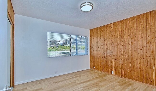 Building Photo - Modern Comfort with Stunning Views in La C...
