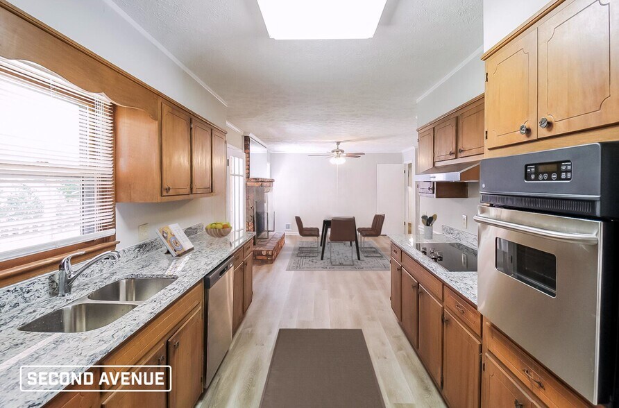 Building Photo - 721 Bluebird Dr SE
