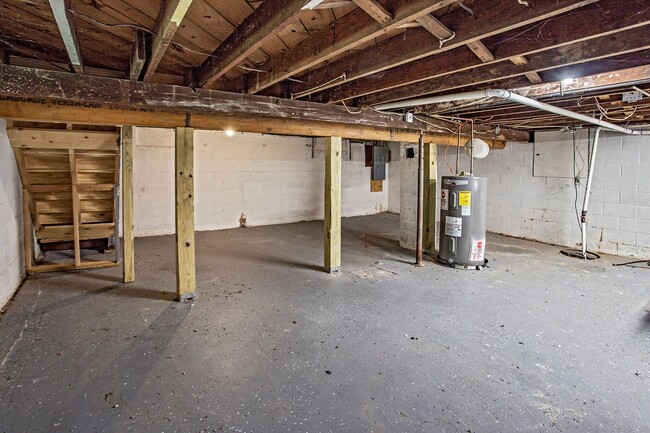 Building Photo - Gwinhurst - Fully updated 4 bedroom, 2 bat...