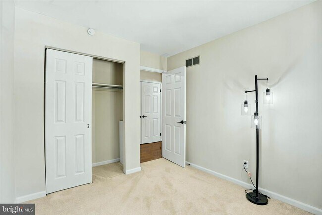 Building Photo - 706 Andover Ct
