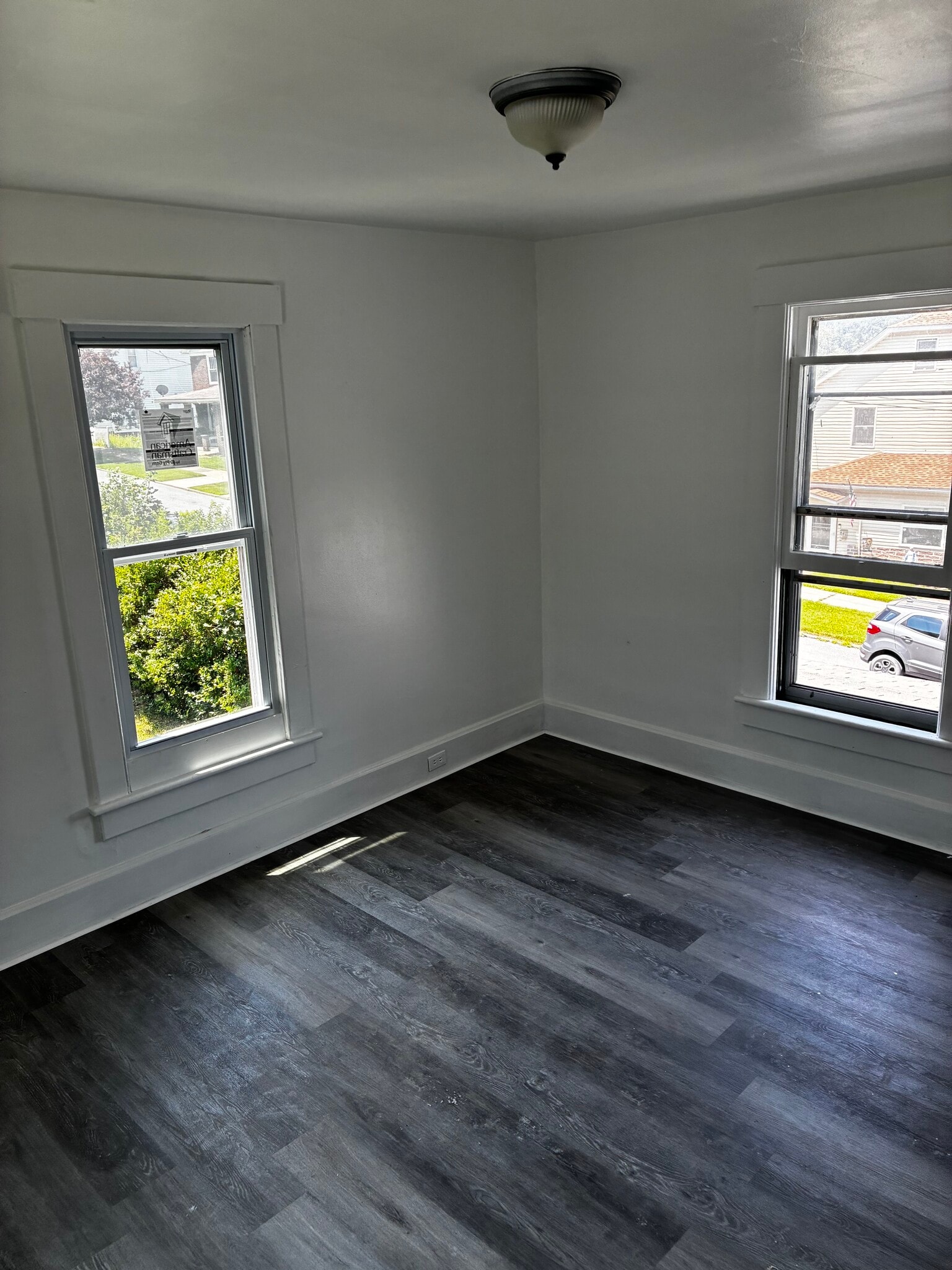 Building Photo - 636 Russell Ave