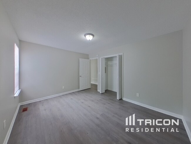 Building Photo - 5 Cambridge Oaks Ct