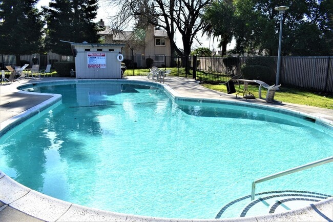 Building Photo - 422 Florin Rd