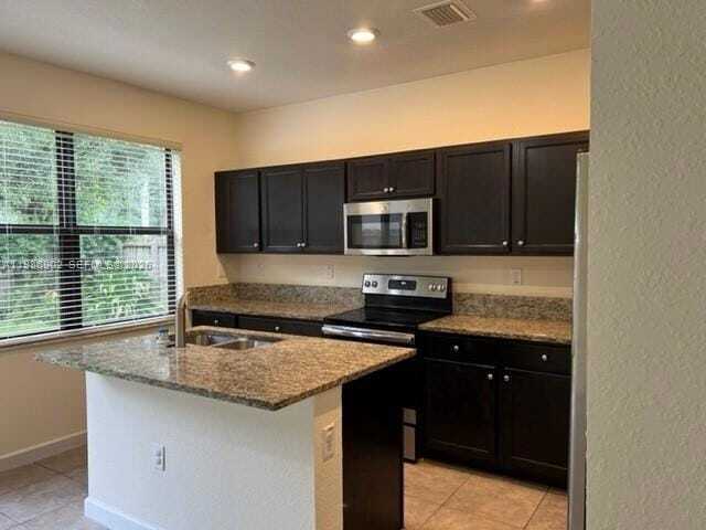 Building Photo - 144 NE 37th Terrace