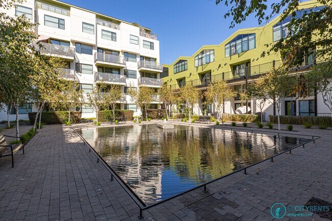 Building Photo - Dogpatch: Exceptional 1 Bed 1.5 Bath Condo @ Esprit Park with Garage Parking and Storage