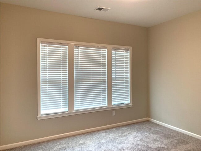Building Photo - 204 Sage Woods Way