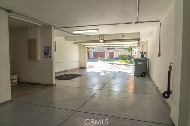 Building Photo - 402 Garonne St