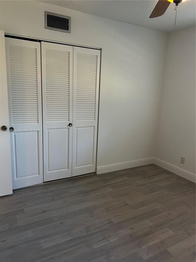 Building Photo - 301 Cambridge Rd