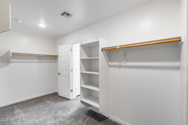 Building Photo - 17635 W Red Fox Rd