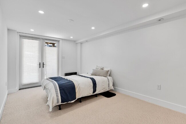 Building Photo - 4008 Marlboro Pl NW