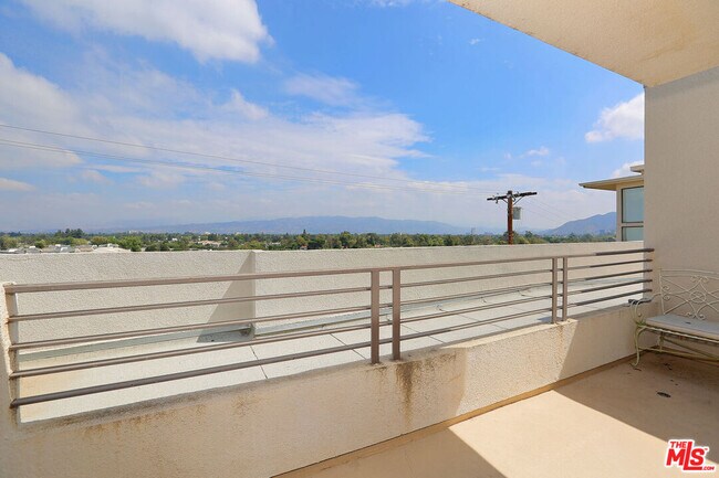 Building Photo - 11851 Laurelwood Dr