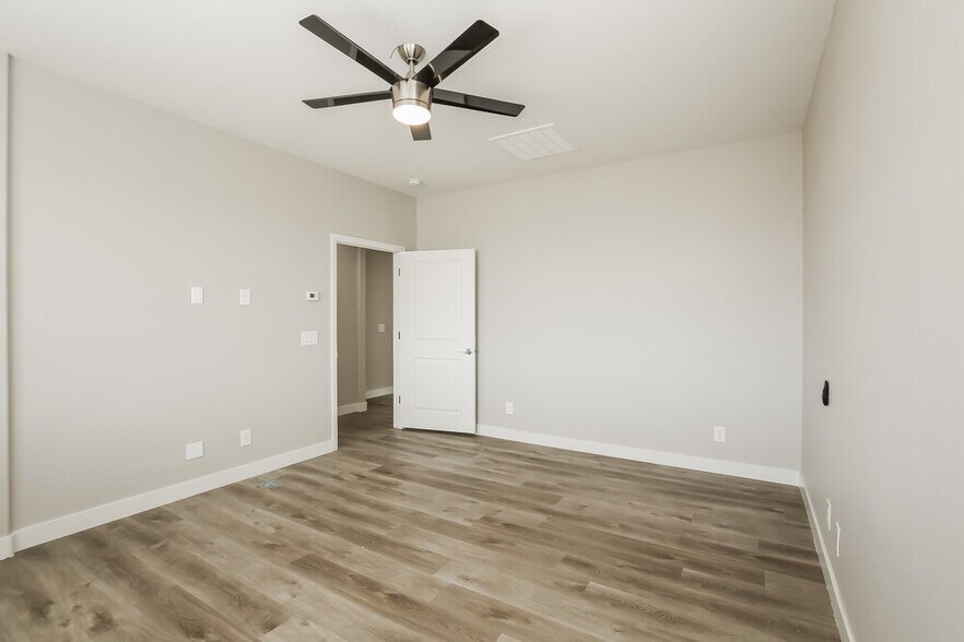 Building Photo - 9918 Rams Leap Ave