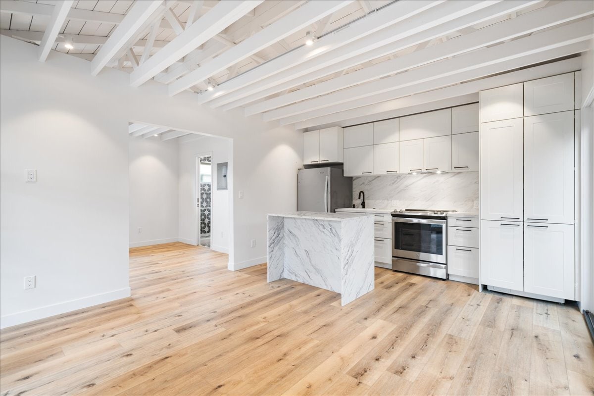 Cool open ceilings - 4027 Moore St
