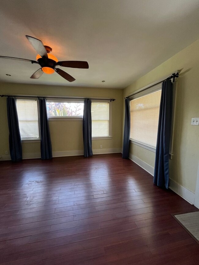 Building Photo - House: 2 Bedroom with office, 2 Bath, Gara...