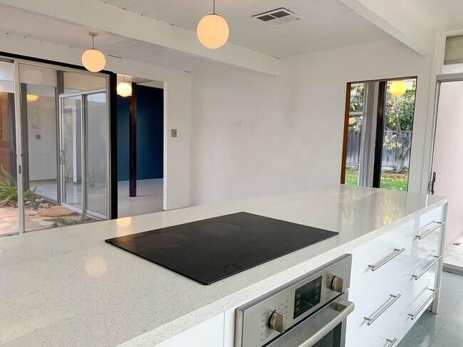 Building Photo - High-End San Jose 4 Bedroom Eichler!