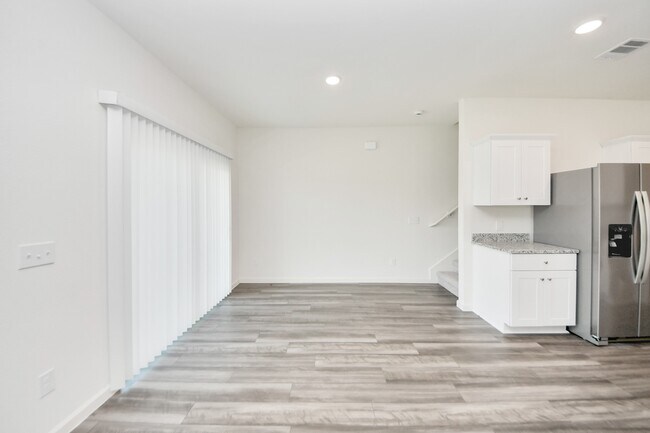 Building Photo - 10314 Valley Vista Dr