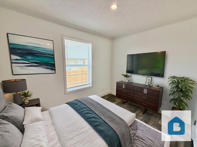 Building Photo - 1907-1909 E Routt Ave.