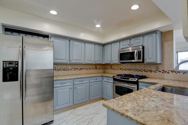 Building Photo - 816 Topsail Ln