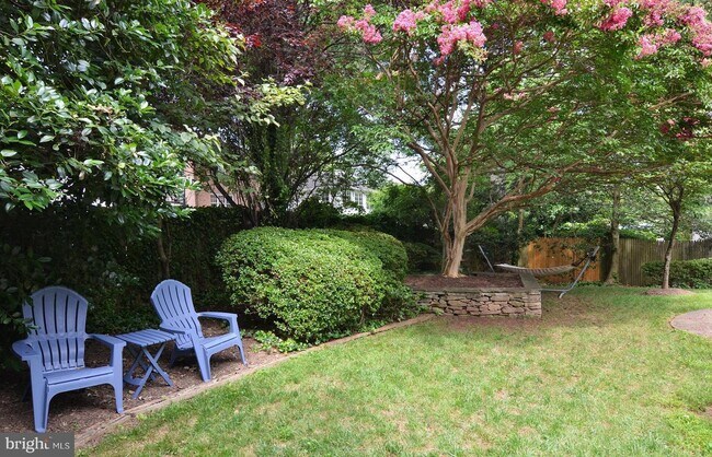 Building Photo - 5944 Searl Terrace