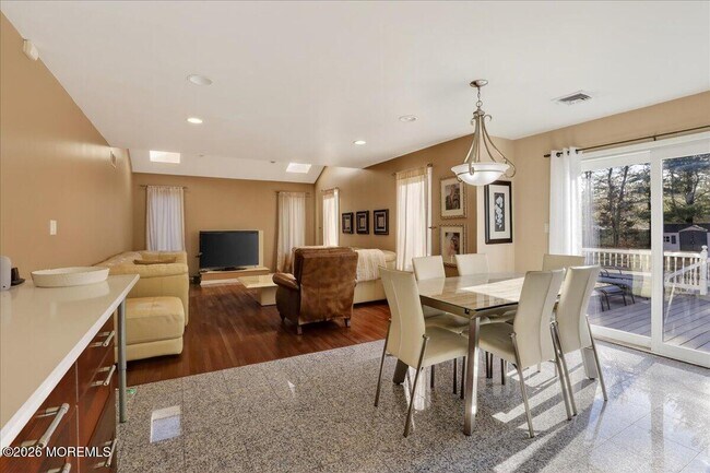 Building Photo - 57 Jamestown Dr