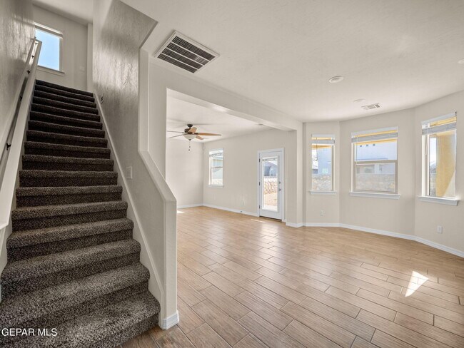 Building Photo - 561 Issa Circle