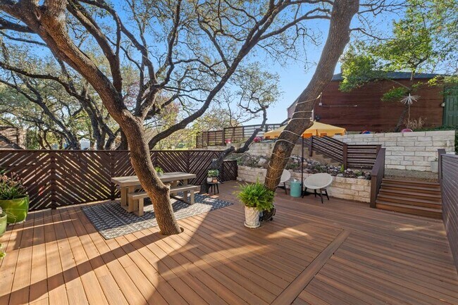 Building Photo - 2200 Homedale Dr