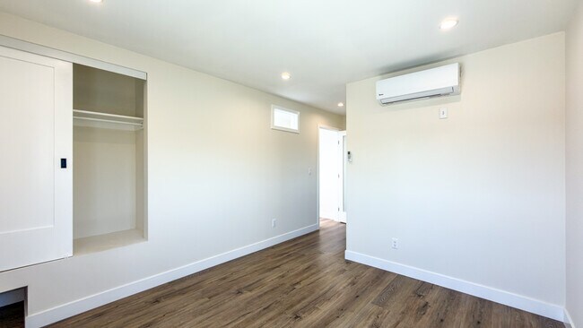 Building Photo - 1346  S Dunsmuir Ave -1/2